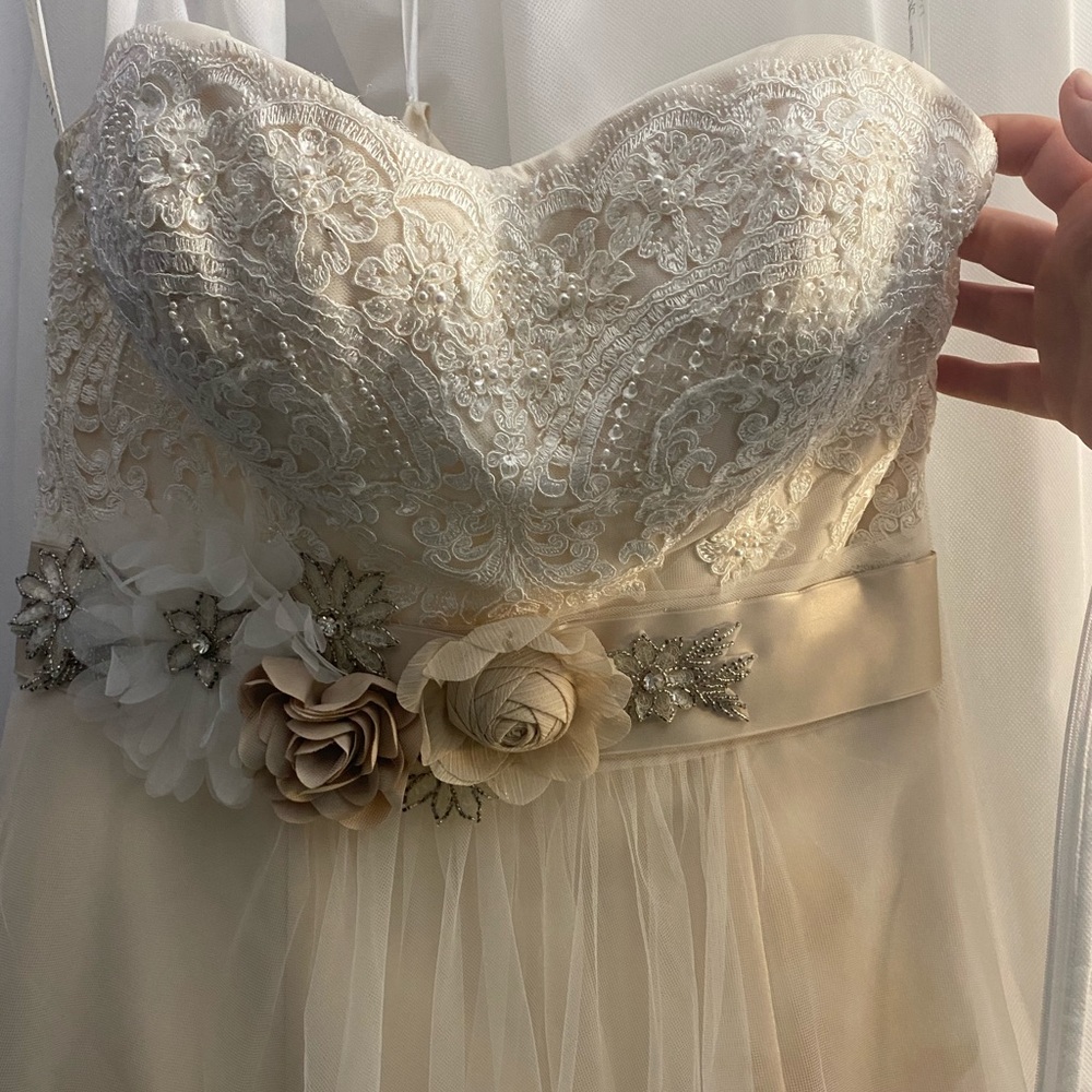 David’s bridal wedding dress - size 8